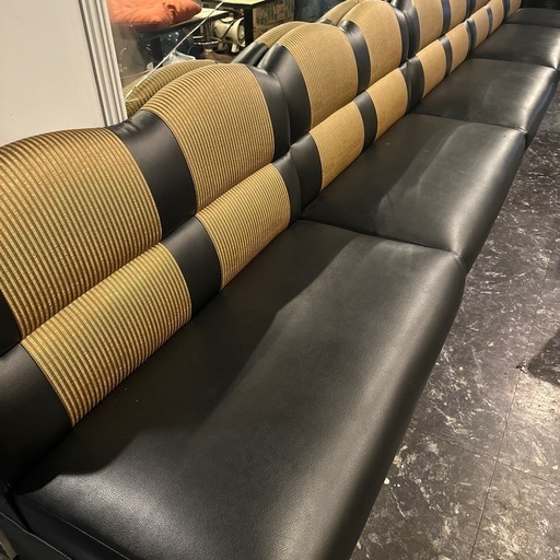 美品レザーソファー