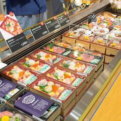 あなたの経験を次のステージへ。複数店舗を動かす店長職を目指そう！sakana baccaデリカ店舗の店長候補の画像