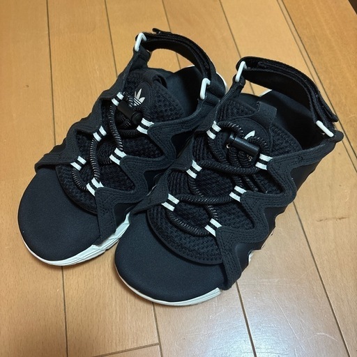 アディダス　スポーツサンダル　22.5cm(普段23cmの人でも履けます)　