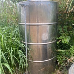 ステンレス貯水タンクの画像
