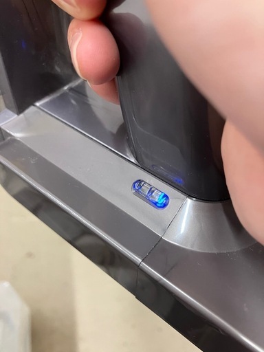I 2507-232 dyson SV10Kコードレスクリーナー 年式不明 付属品有り バラ売り不可 バッテリー使用量不明 動作確認済