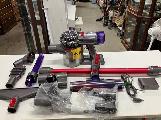 I 2507-232 dyson SV10Kコードレスクリーナー 年式不明 付属品有り バラ売り不可 バッテリー使用量不明 動作確認済み キズ汚れ有り