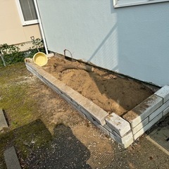 花壇に入っている上質な残土長野市2週間後に撤去します。の画像