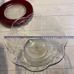 ガラス皿とガラスボール　4枚セットの画像