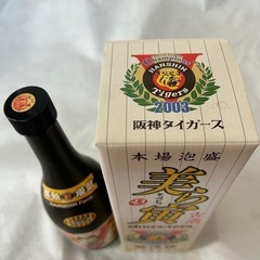 【値下げ】2003年 阪神タイガース 優勝記念ボトル「美ら寅」空瓶・箱付きの画像