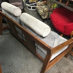ジャングルジャングル貝塚店　2人掛けソファ　ソファー　木製フレーム　お洒落　ゆったり　貝塚市　二色浜　リサイクルショップの画像