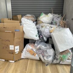 段ボール、ゴミ、建築資材等、不要家具を引き取って欲しいです