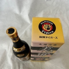 【値下げ
】2003年 阪神タイガース優勝、連勝御願（うがん）泡盛「美ら寅」未開封ボトルの画像