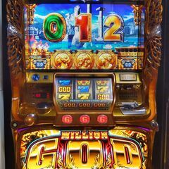パチスロ スロット 実機 売ります。値下げしました。15000円～35000円 戦律のストラタス メイドインアビス クランキーセレブレーション ミリオンゴッド～神々の凱旋～ 全台コイン不要機付き ドアキー設定キー付きの画像