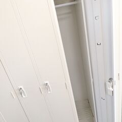 4人用 スチールロッカー 鍵付き ホワイト（2個セット）の画像