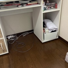 値下げ＆延長しました【7月21日までに取りに来てくれる方】棚付き学習机＆椅子　ホワイト　ナチュラル系の画像