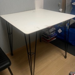 汚れ有りなので無料テーブル！