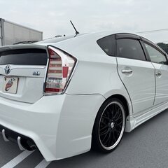 神奈川【自社ローン】保証人無可★全国対応★プリウス【S LEDエディション】車検2年付/社外19インAW/LEDヘッドライト/後シーケンシャルウインカー/バックカメラ/レザー調シートカバー/フルフラットシート/ETCの画像