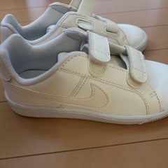 NIKEスニーカーキッズ
の画像