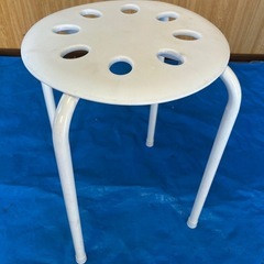 取引中）ニトリ　丸スツールの画像