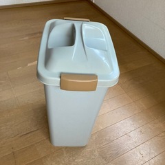 ゴミ箱2個
の画像