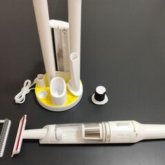 新品未使用(開封、確認のみ）メーカー2年保証付き　箱・日本語説明書付属　掃除機 コードレス【置くだけ充電】 28Kpa強力吸引 0.5kg 超軽量 最大40分連続稼働 スティック ハンディ クリーナー 電気 掃除機 サイクロン vacuum cleaner 2way仕様 USB Type-C充電式 LED液晶ディスプレイ 電量可視化 収納/充電 スタンド付き 一人暮らし 年末お掃除 車用/家庭用（白）の画像