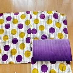 ドット柄のポップな浴衣と紫蜂巣半幅帯の画像