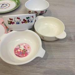 子供用食器の画像