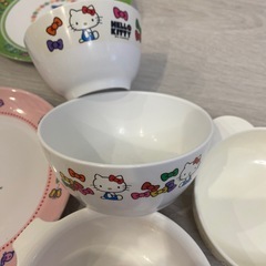 子供用食器の画像