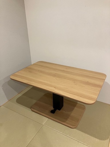 【30%値下げしました‼︎】昇降式ダイニングテーブル(1ヶ月程の使用)