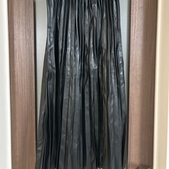 gu フェイクレザープリーツスカート Sサイズの画像