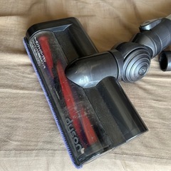 ダイソン　V6 付属品全て　スタンド付き　スティック掃除機　dyson　サイクロン掃除機　　の画像