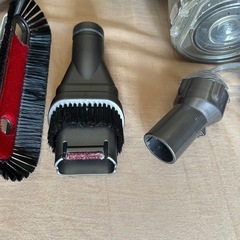ダイソン　V6 付属品全て　スタンド付き　スティック掃除機　dyson　サイクロン掃除機　　の画像