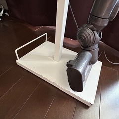 ダイソン　V6 付属品全て　スタンド付き　スティック掃除機　dyson　サイクロン掃除機　　の画像