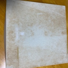 大皿1枚、小皿6枚のセットの画像