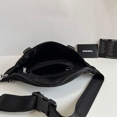 DIESEL
メンズボディバッグ　ブラック　美品の画像