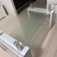 ガラステーブルの画像