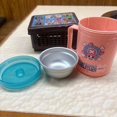 ワンピース小物入れとアイスクリーマー
の画像