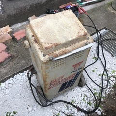 超絶値引き ユアサ バッテリー 急速充電器 FA-700B 12v 24v