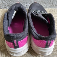 NIKE紐なしスニーカーの画像