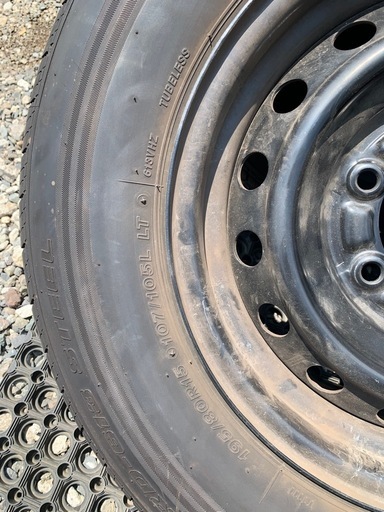 【sold out】ブリヂストン　195/80R15 107/105L LT ホイール付きタイヤ　4本セット