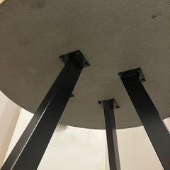 かなでもの　
KANADEMONO　THE CAFE TABLE / リノリウム  ホワイト　Black Steel 4本脚 × ラウンド φ90の画像