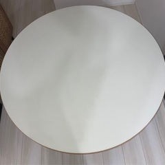 かなでもの　
KANADEMONO　THE CAFE TABLE / リノリウム  ホワイト　Black Steel 4本脚 × ラウンド φ90の画像