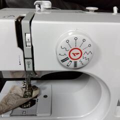 コンパクト多機能ミシンの画像