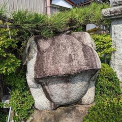 巨大カエル　石像の画像