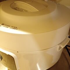 使用1年★マイコン電気圧力鍋 YPCC-M400 ホワイト 満水容量4.0L、調理容量2.6L、炊飯容量は8合炊きの大容量タイプの画像