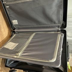 プラグのスーツケースの画像