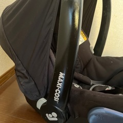 MAXI-COSI ブラック チャイルドシートの画像