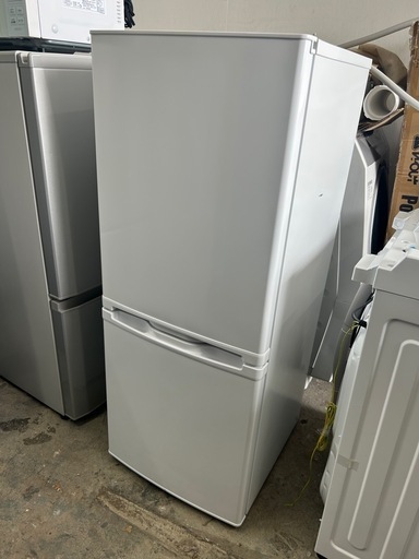 【高年式】マクスゼン　2ドア　2023年製　ホワイト