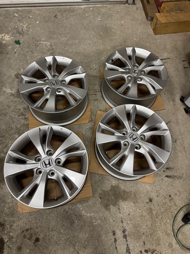 ヴェゼル純正ホイール　純正ホイールナット付き