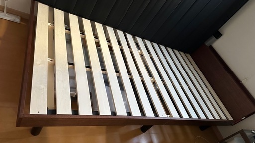 セミダブルマットレス　ベッドフレーム付き