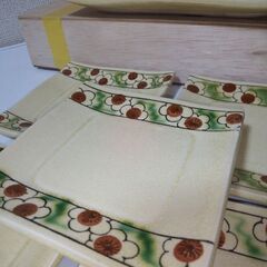 未使用　瀬戸焼 せともの起源　赤津焼　綺麗な貫入！四方皿大１枚小５枚　木箱ありの画像