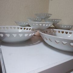 KOWA FINECHINA ホワイトシャルマン透かしハート模様　大鉢２小鉢１０の画像