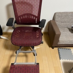 オフィスチェア エルゴエアー オットマン付き メッシュバックの画像