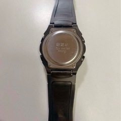 スポーティー ブラック デジタル腕時計の画像